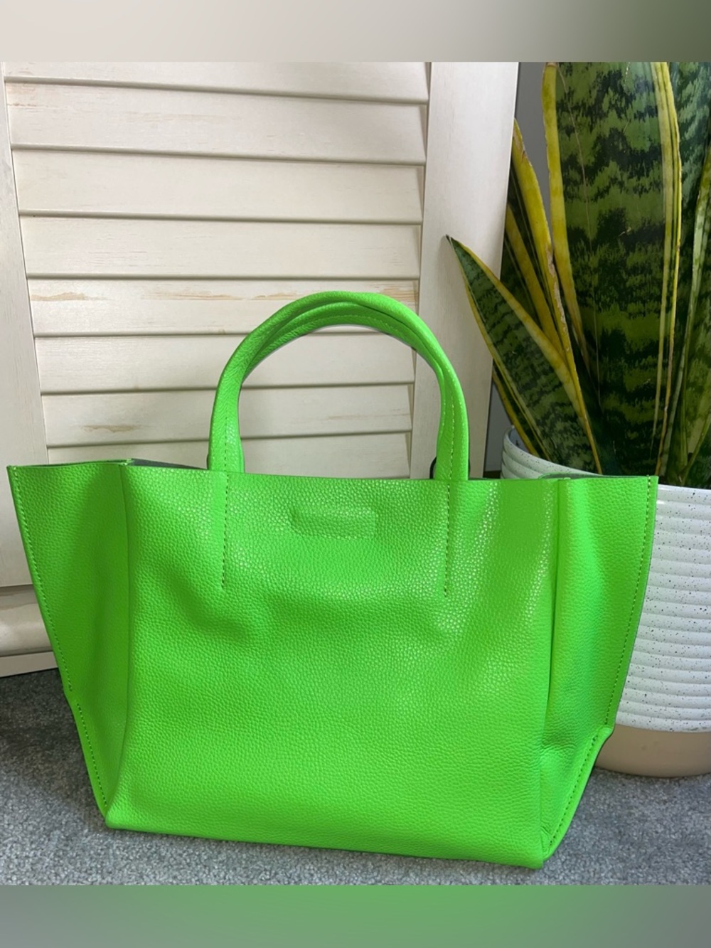 NWT Ampersand As Apostrophe 100% Genuine Leather Neon Green Half Tote - Picture 10 of 11